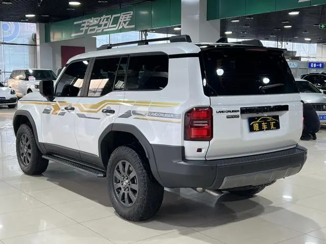 TOYOTA Prado 2.4T dual-engine Hummer WX version 6-seater