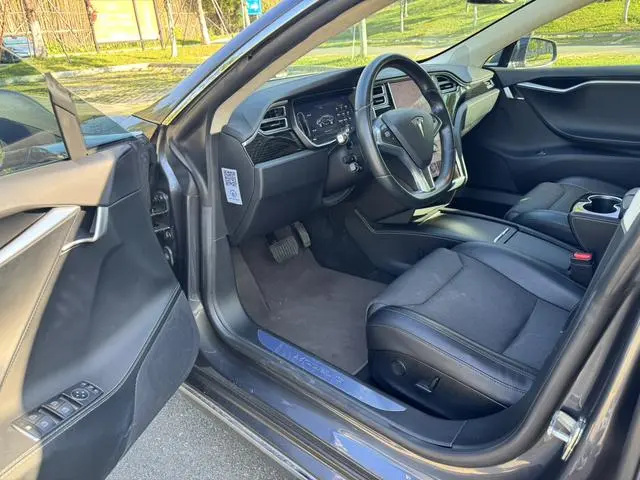 Tesla Model S 75