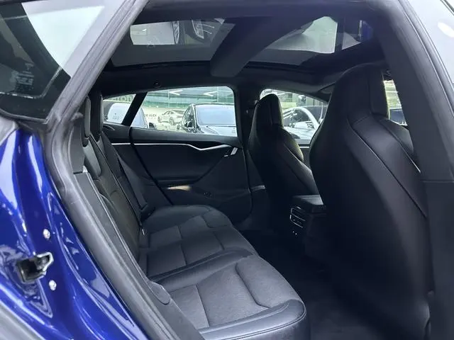 Tesla Model S 75D Standard battery life version