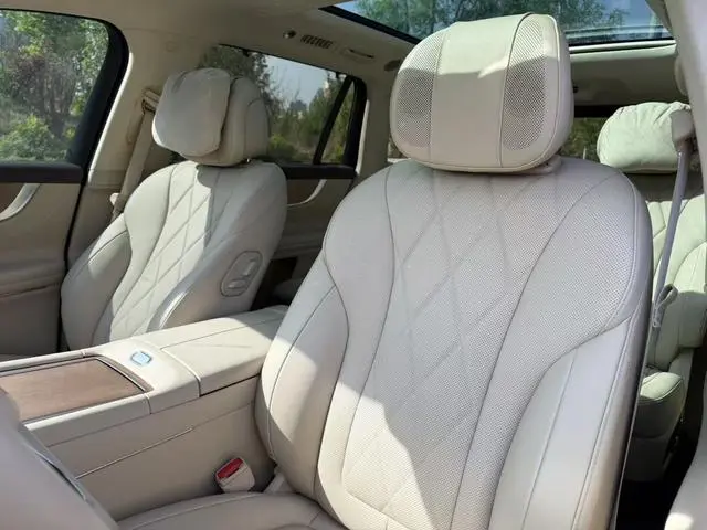 AITO Ask the world M9 Extended range Ultra six-seater version
