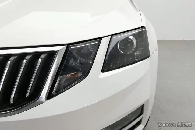 Skoda Octavia 1.5L Automatic Smart Travel Deluxe Edition Country VI