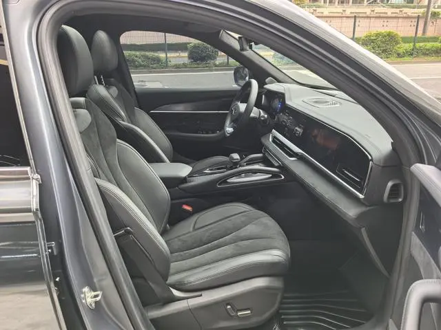 Geely Xingyue L 2.0TD high-power automatic two-wheel drive Skyrim version
