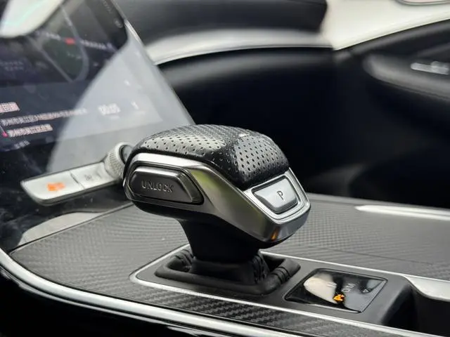 Roewe Roewe RX5 MAX 300TGI Automatic Smart Cockpit Deluxe Edition