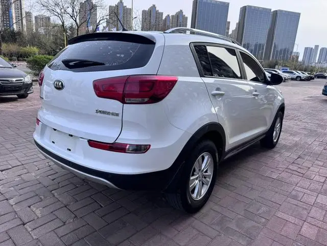 Kia Smart running 2.0L automatic two-wheel drive version GL
