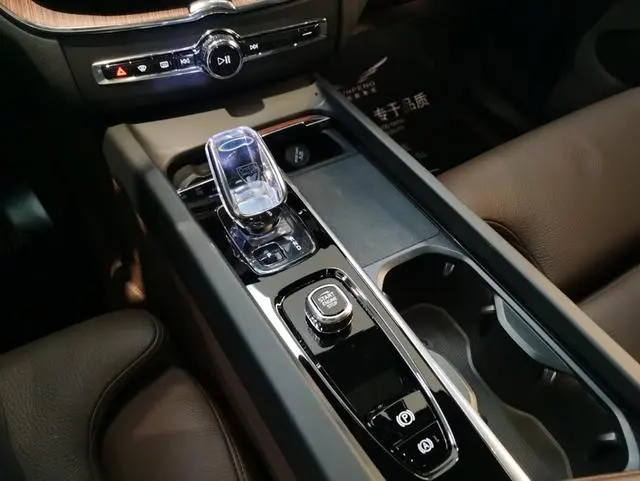 Volvo Volvo XC60 PHEV T8 four-wheel drive long battery life Zhiyuan Deluxe Edition