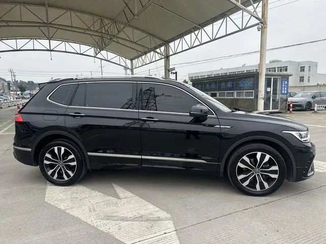 Volkswagen Tiguan L 330TSI two-wheel drive R-Line Premium edition