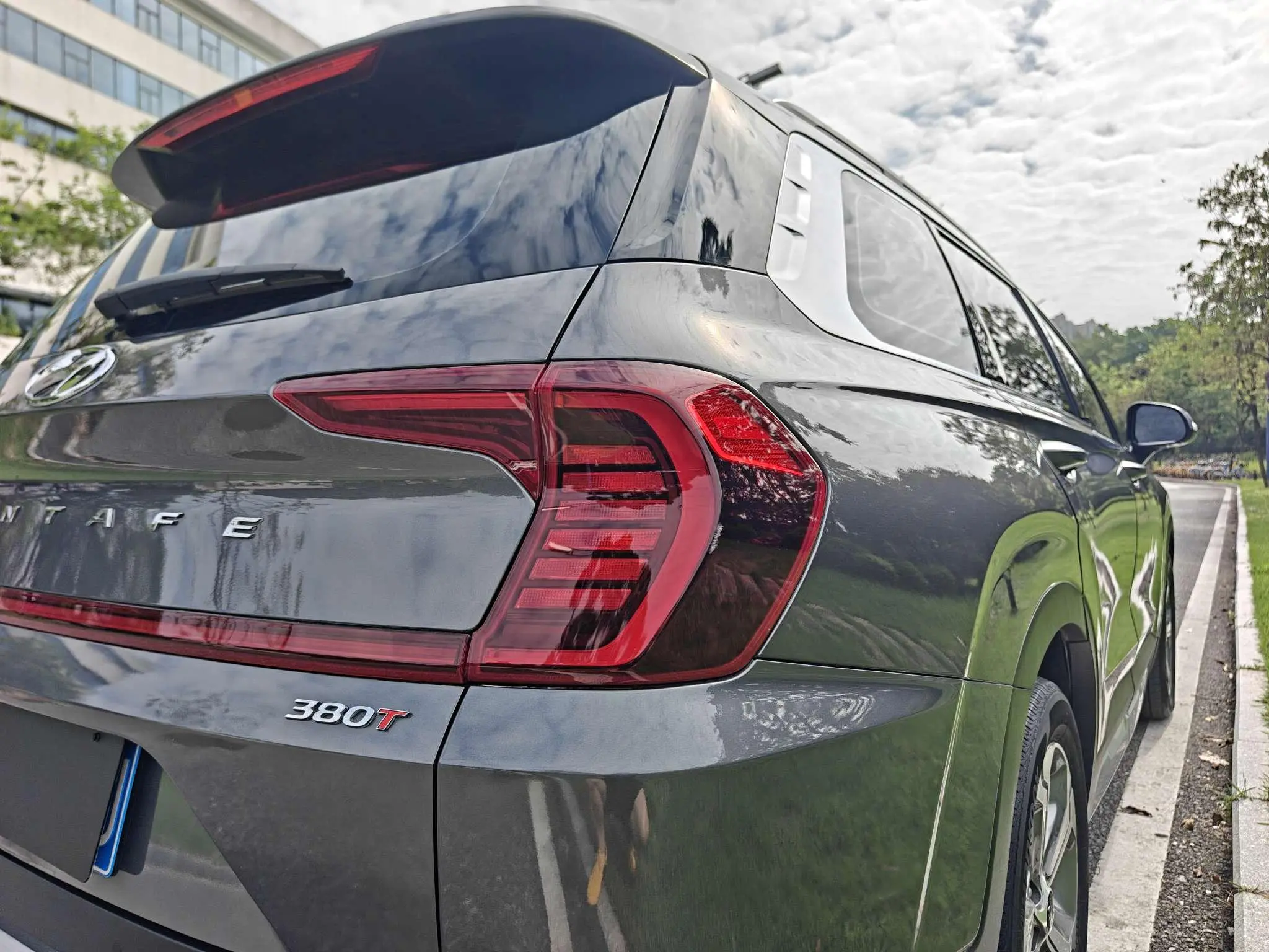 Hyundai Shengda 380 TGDi GLS automatic two-wheel drive deluxe edition Country V