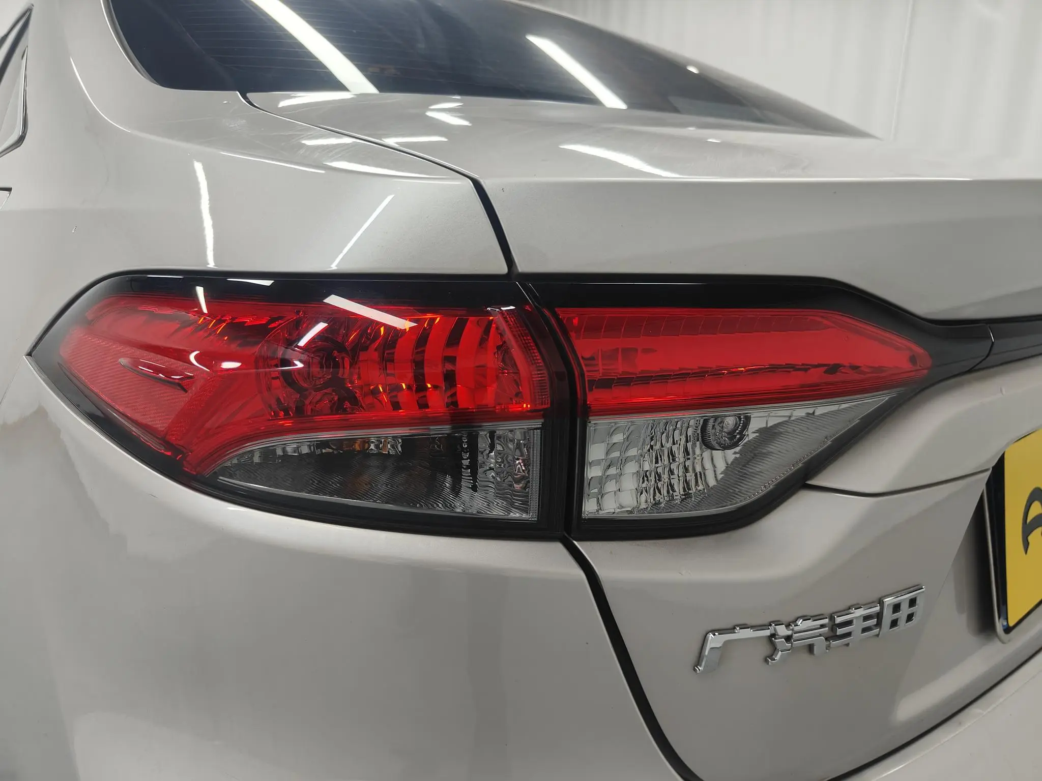 TOYOTA Ling Shang 2.0L Leading version