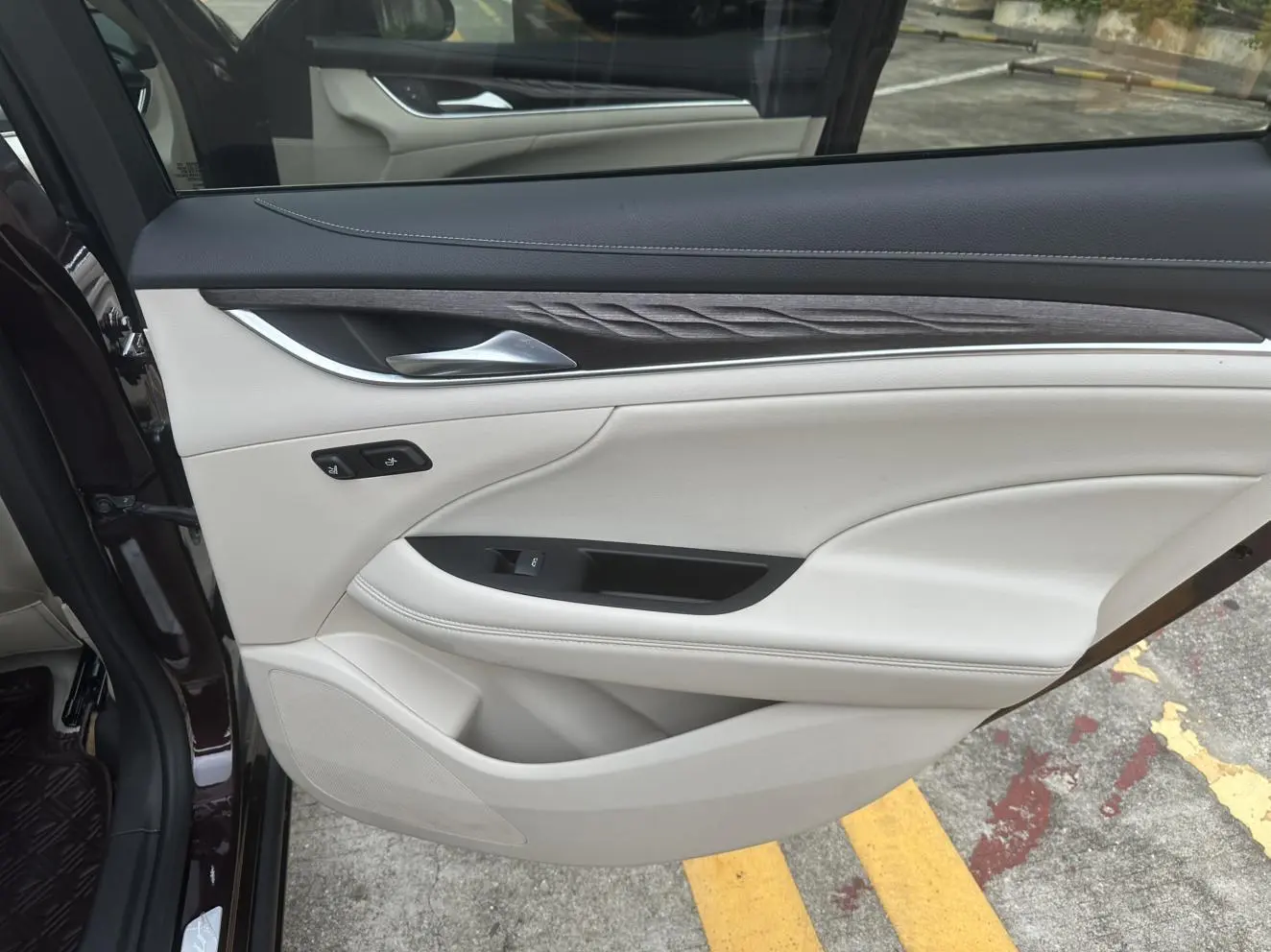 Buick Lacrosse Avenir Flagship