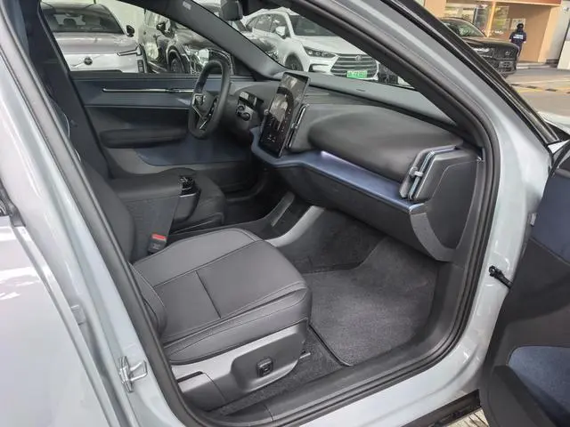 Volvo Volvo EX30 Rear drive long battery life version Plus