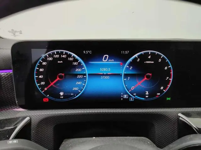 Mercedes-Benz Mercedes-Benz A-class A 200 L sports sedan fashion Version