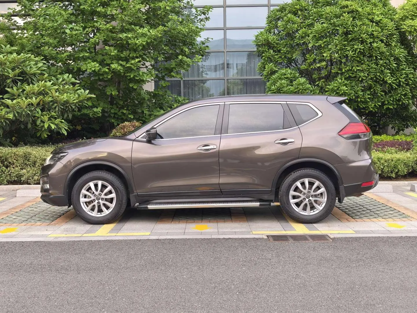 Nissan Qijun 2.0L CVT Zhilian Comfort Edition 2WD