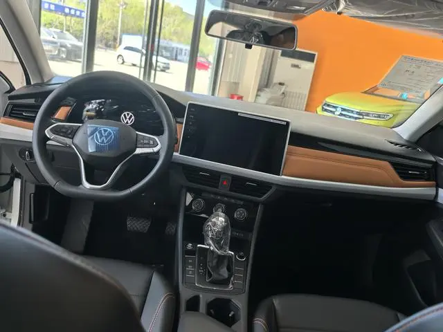 Volkswagen Bora 200TSI DSG Yuexing Navigation Edition