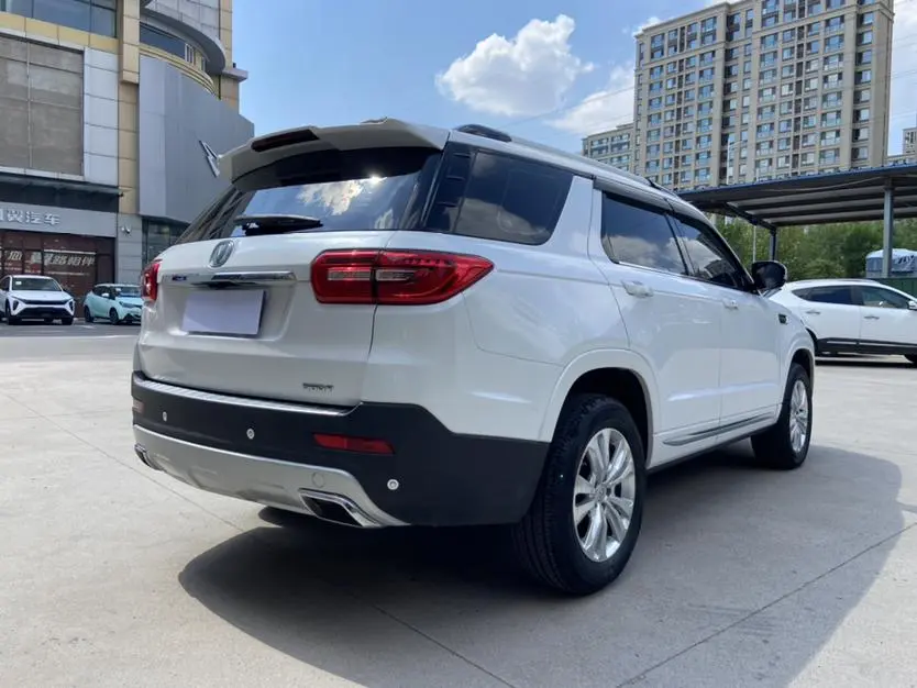 Changan Changan CS95 2.0T two-wheel drive Zhiyuan version