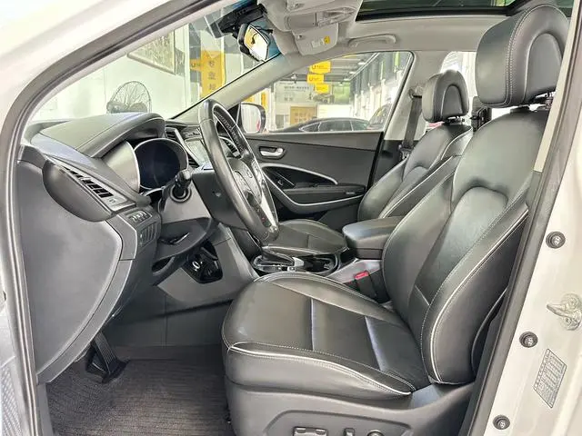 Hyundai Shengda 2.0T automatic two-wheel drive intelligent 7-seater