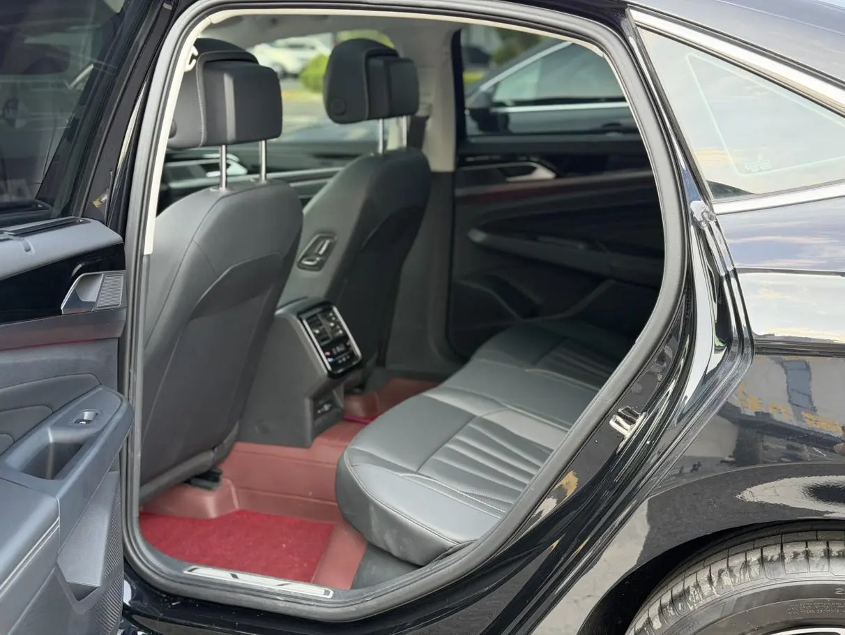 Volkswagen Passat Outstanding 380TSI Longyao Edition