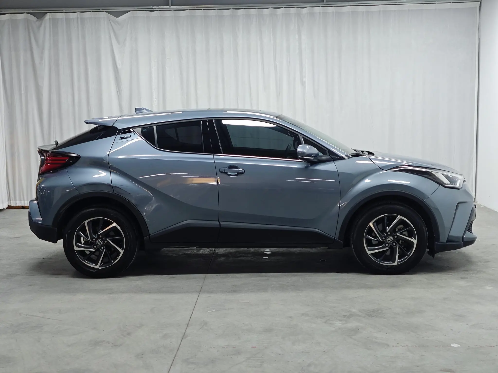 TOYOTA Toyota C-HR 2.0L Deluxe Edition