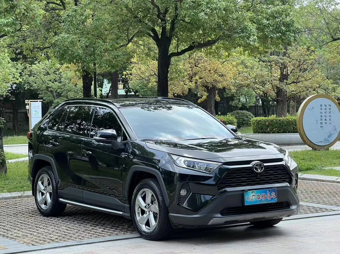 TOYOTA RAV4 Rongfang 2.0L CVT two-wheel drive fashion Plus version