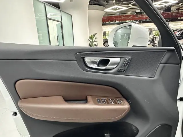 Volvo Volvo XC60 PHEV T8 four-wheel drive long battery life Zhiyuan Deluxe Edition