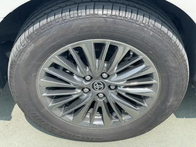 TOYOTA Wilfa Dual engine 2.5L HV Deluxe Edition