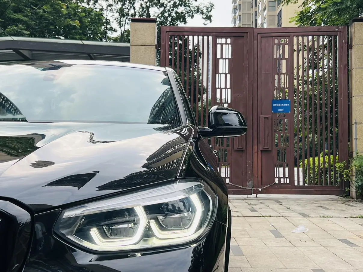 BMW BMW X4 xDrive25i M sports suit