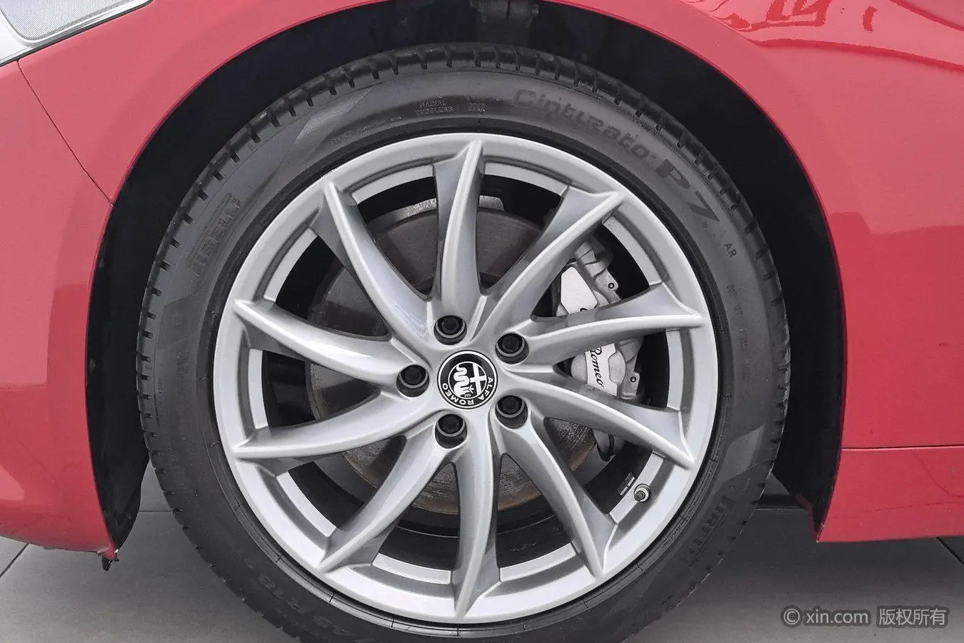 Alfa Romeo Giulia 2.0T 280HP Ti driving control version