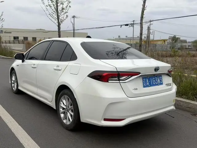 TOYOTA Corolla Dual engine 1.8L E-CVT GL-i Elite Edition
