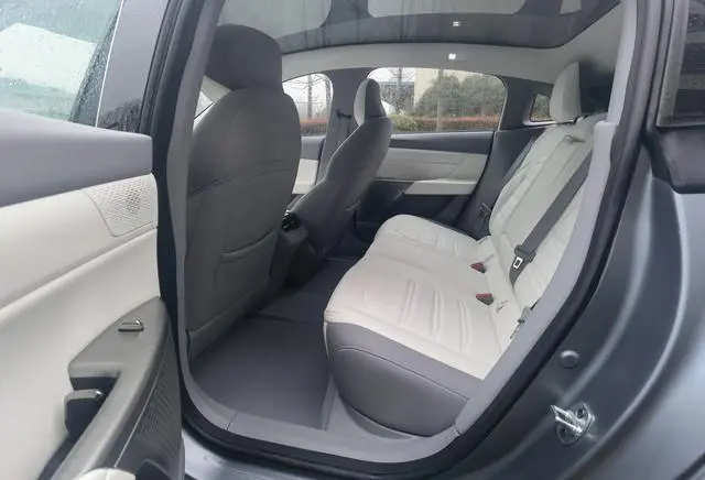 Dongfeng eπ eπ007 Pure electric 540 four-wheel drive Max version