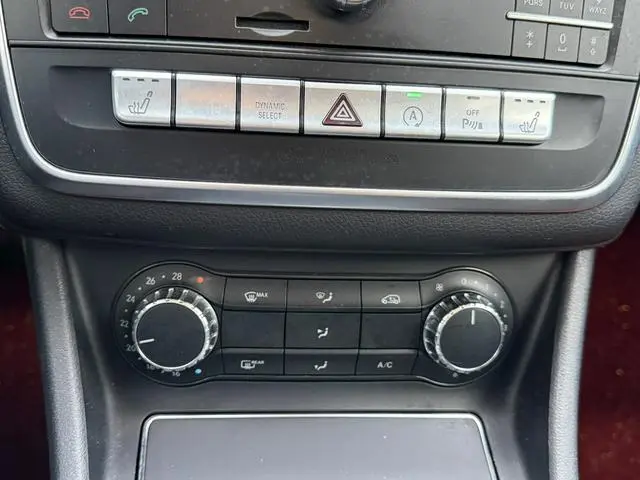 Mercedes-Benz Mercedes-Benz CLA CLA 220 4MATIC