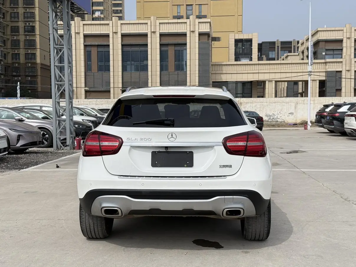 Mercedes-Benz Mercedes-Benz GLA GLA 200 fashion type