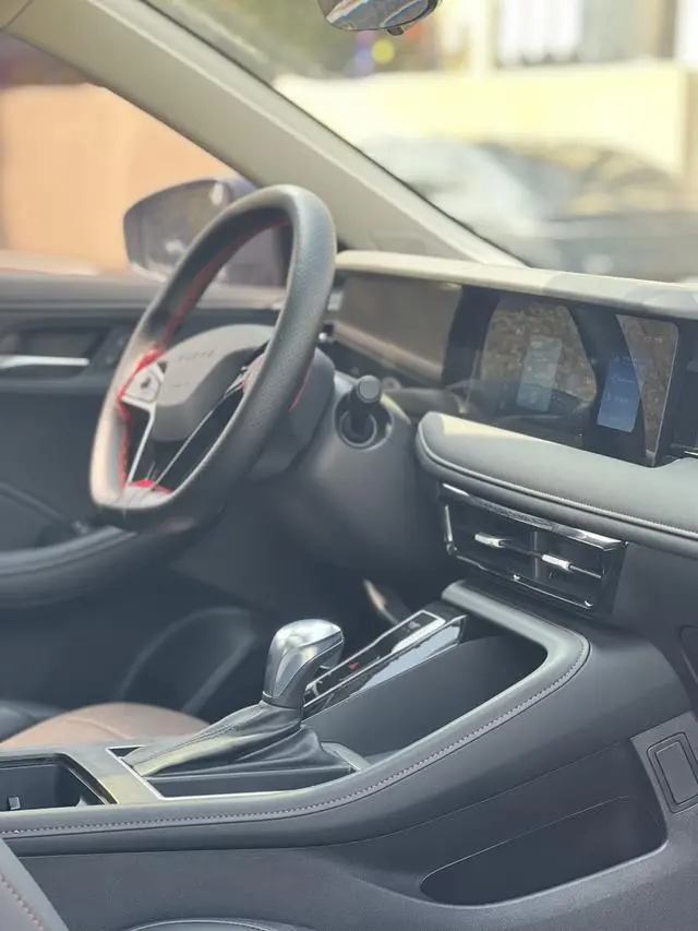 Roewe Roewe i5 1.5L CVT Deluxe Edition