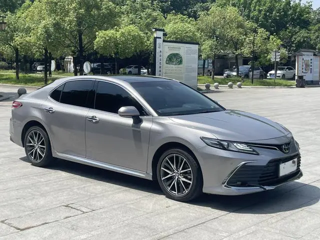 TOYOTA Camry 2.5G Deluxe Edition