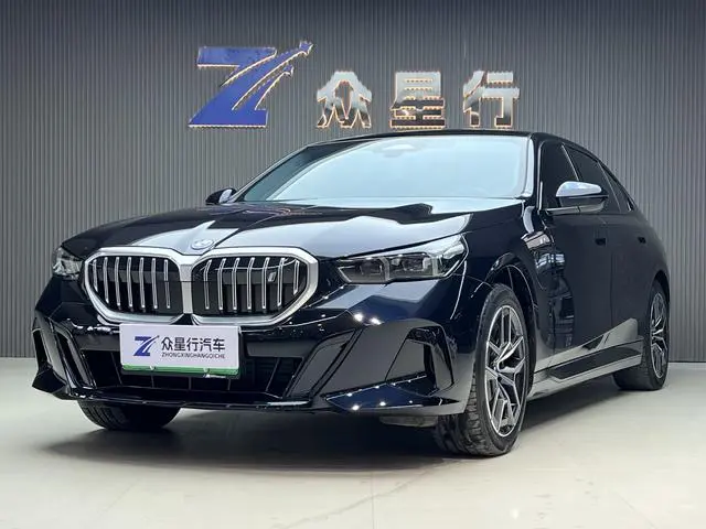 BMW BMW i5 eDrive40L M sports suit