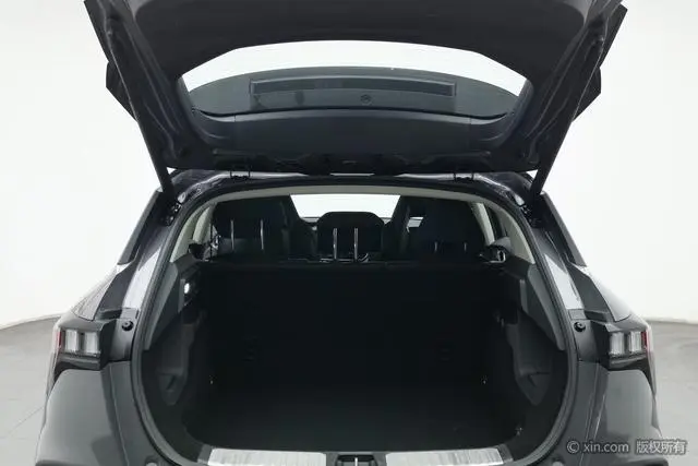 LYNK & CO Lynk 06 1.5T Yao Halo