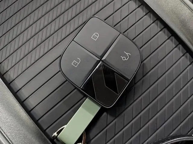 LYNK & CO Lynk & Co. 08 EM-P 120 long battery life Halo