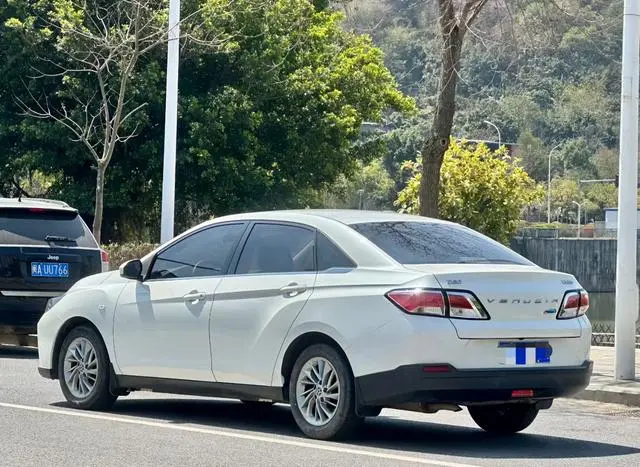 Venucia Qichen D60 1.6L XE CVT Smooth version