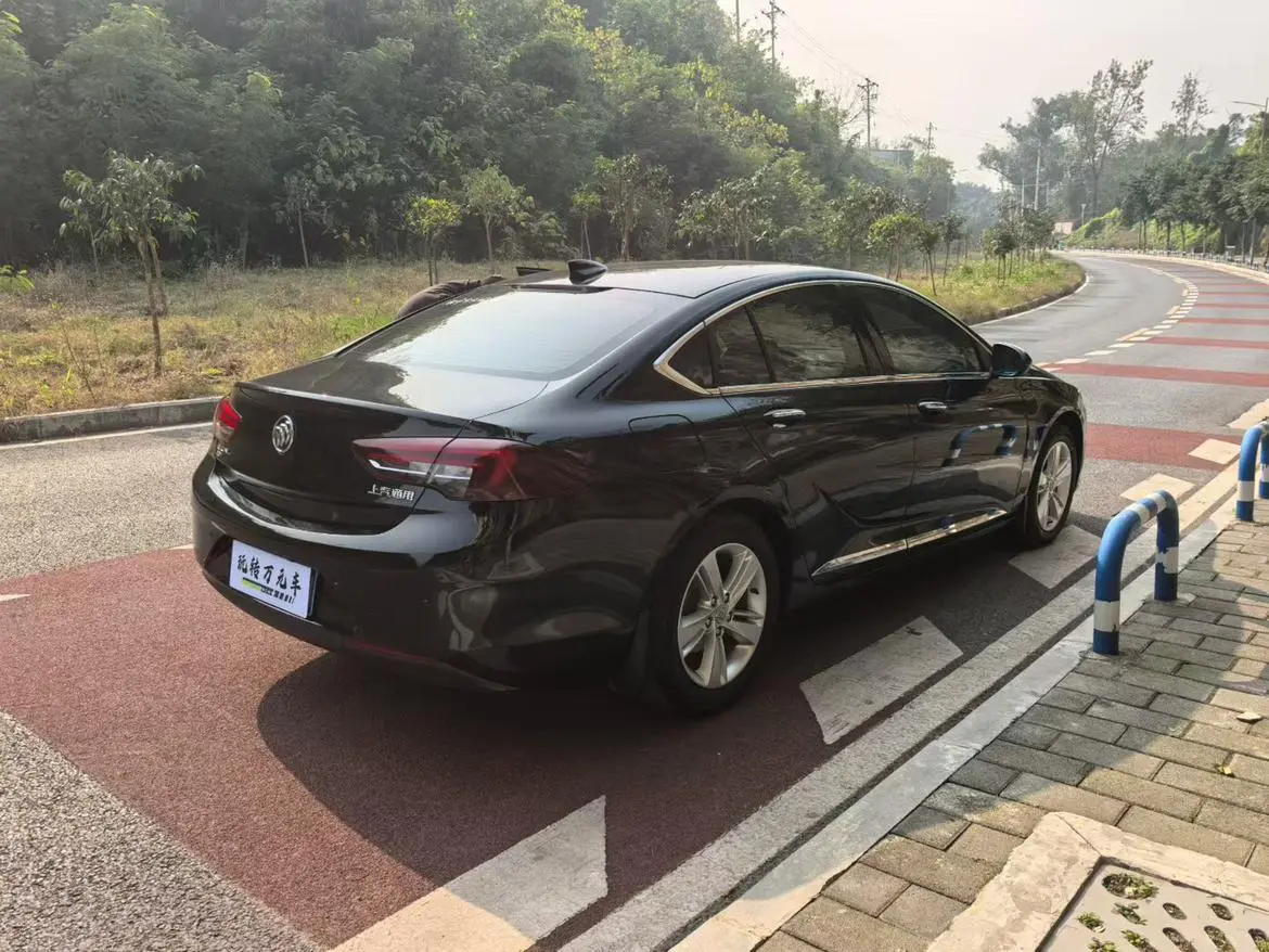 Buick Regal 20T Elite Country VI