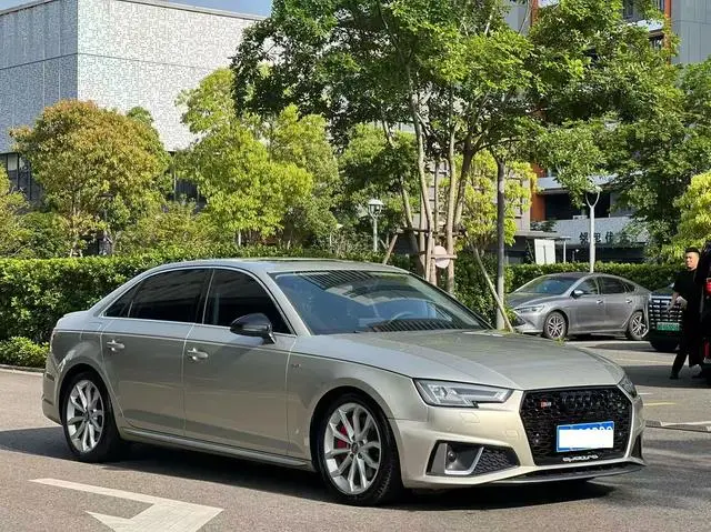 Audi Audi A4L 45 TFSI quattro personality sports version Country V