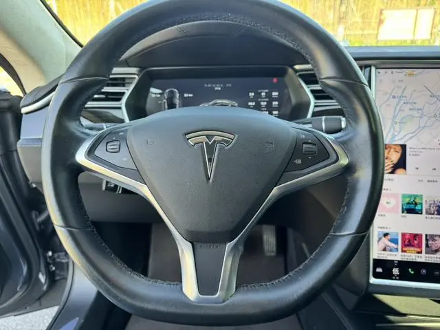 Tesla Model S 75