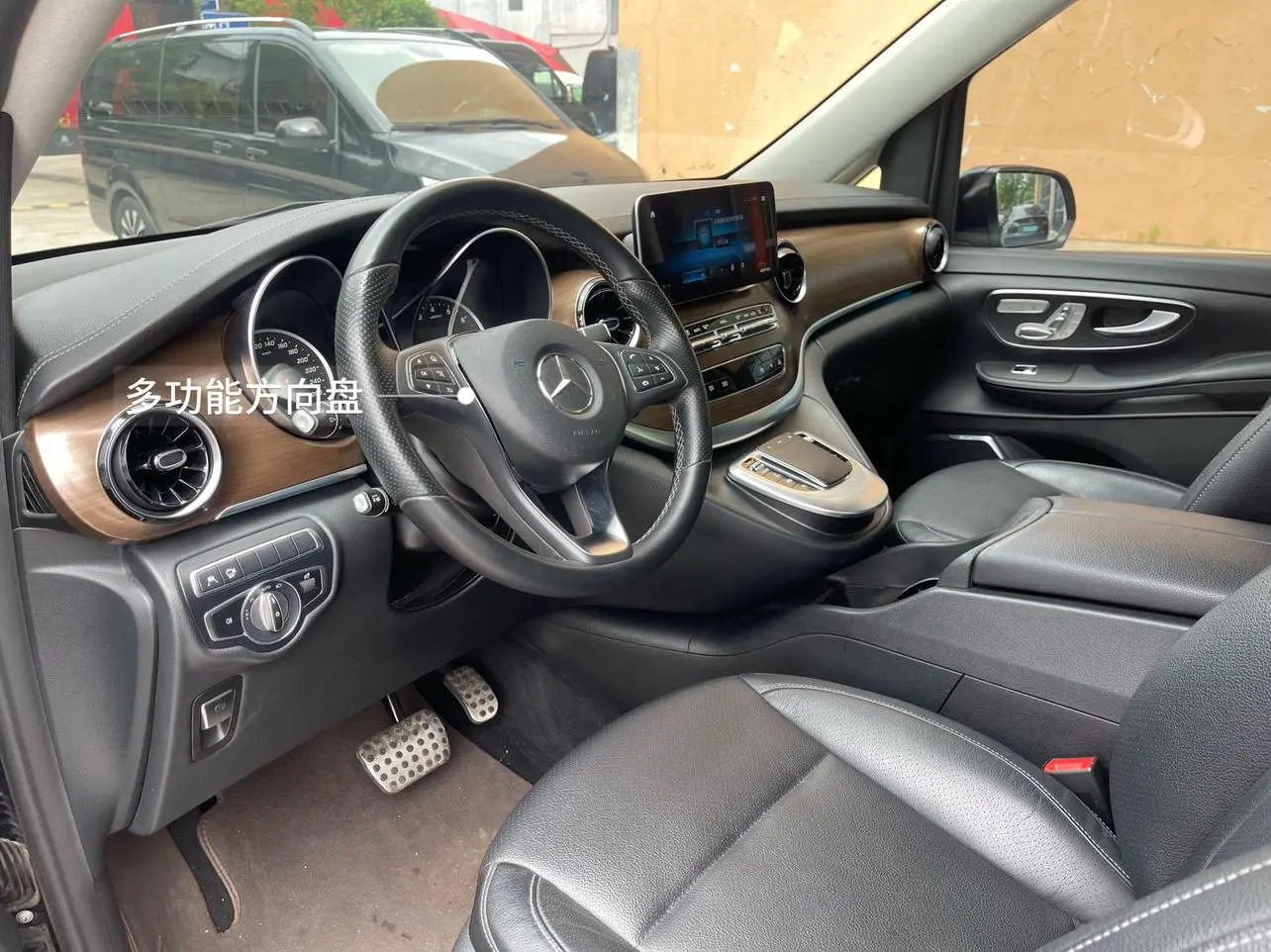 Mercedes-Benz Mercedes-Benz V-class V 260 L Long Wheelbase Premium Edition