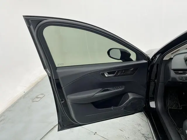 Hongqi Hongqi E-QM5 Rechargeable 431km Enjoy Edition 5 seats
