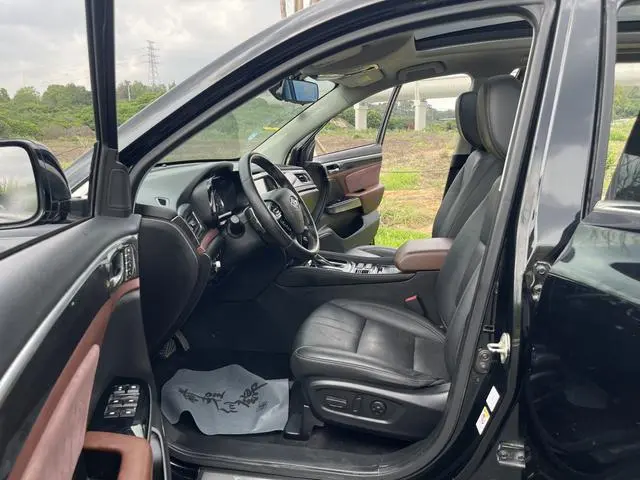 GAC Trumpchi GS8 320T two-wheel drive luxury Zhilian Edition 7 seats