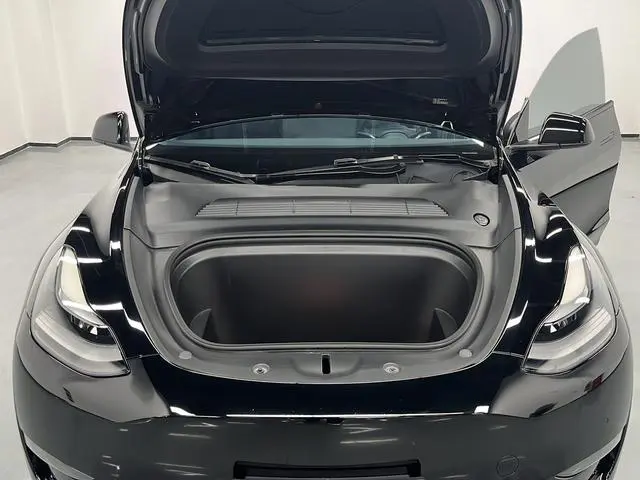 Tesla Model Y Performance high-performance all-wheel drive version