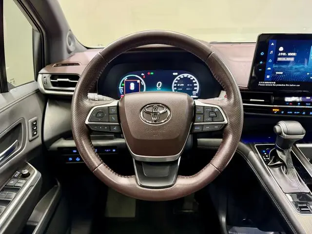 TOYOTA Saina Dual engine 2.5L platinum version