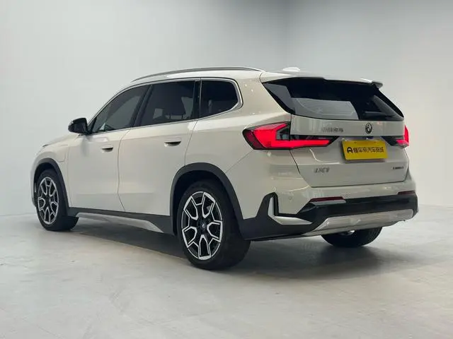 BMW BMW iX1 xDrive30L X design set
