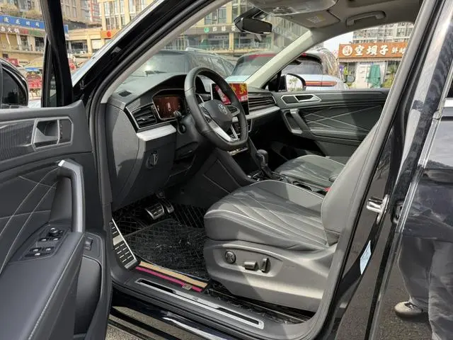 Volkswagen Tiguan L 330TSI two-wheel drive R-Line Premium edition