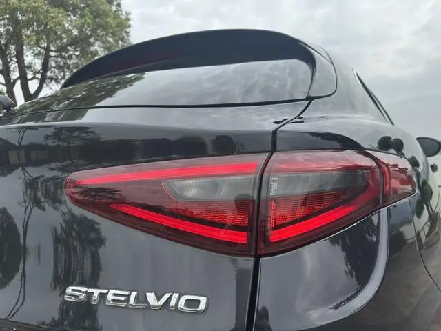 Alfa Romeo Stelvio 2.0T 280HP Luxury Sports Edition