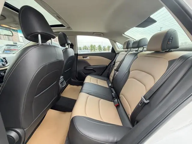 Chevrolet Cruze 320 automatic Enjoy Skylight version