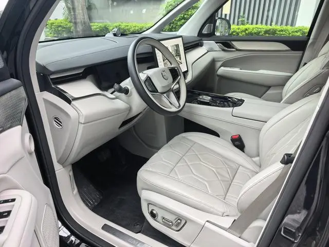 Volvo Volvo EM90 Ultra six seats