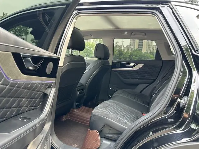 Hongqi Hongqi HS5 2.0T Zhilian Qixiang four-wheel drive version